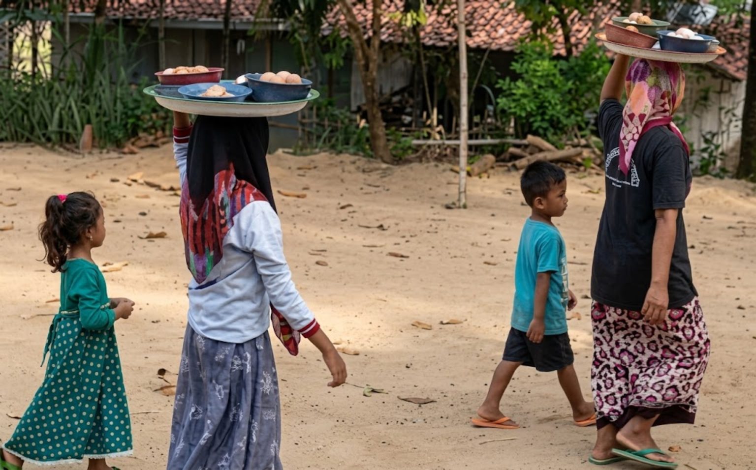 Tradisi Ter-ater Madura: Kenapa Kirim Makanan Sebelum Lebaran